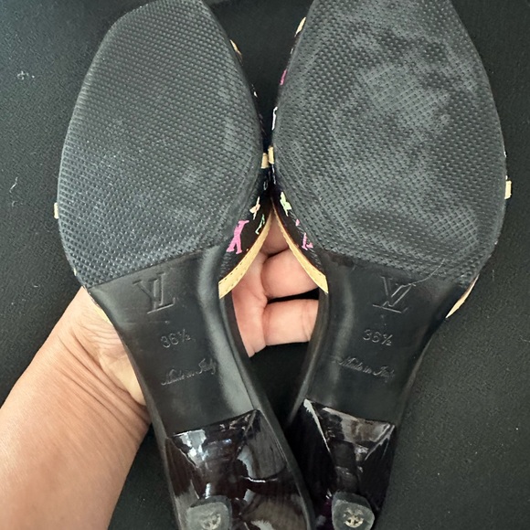 LV sandals in very good condition size 36 - Picture 9 of 16